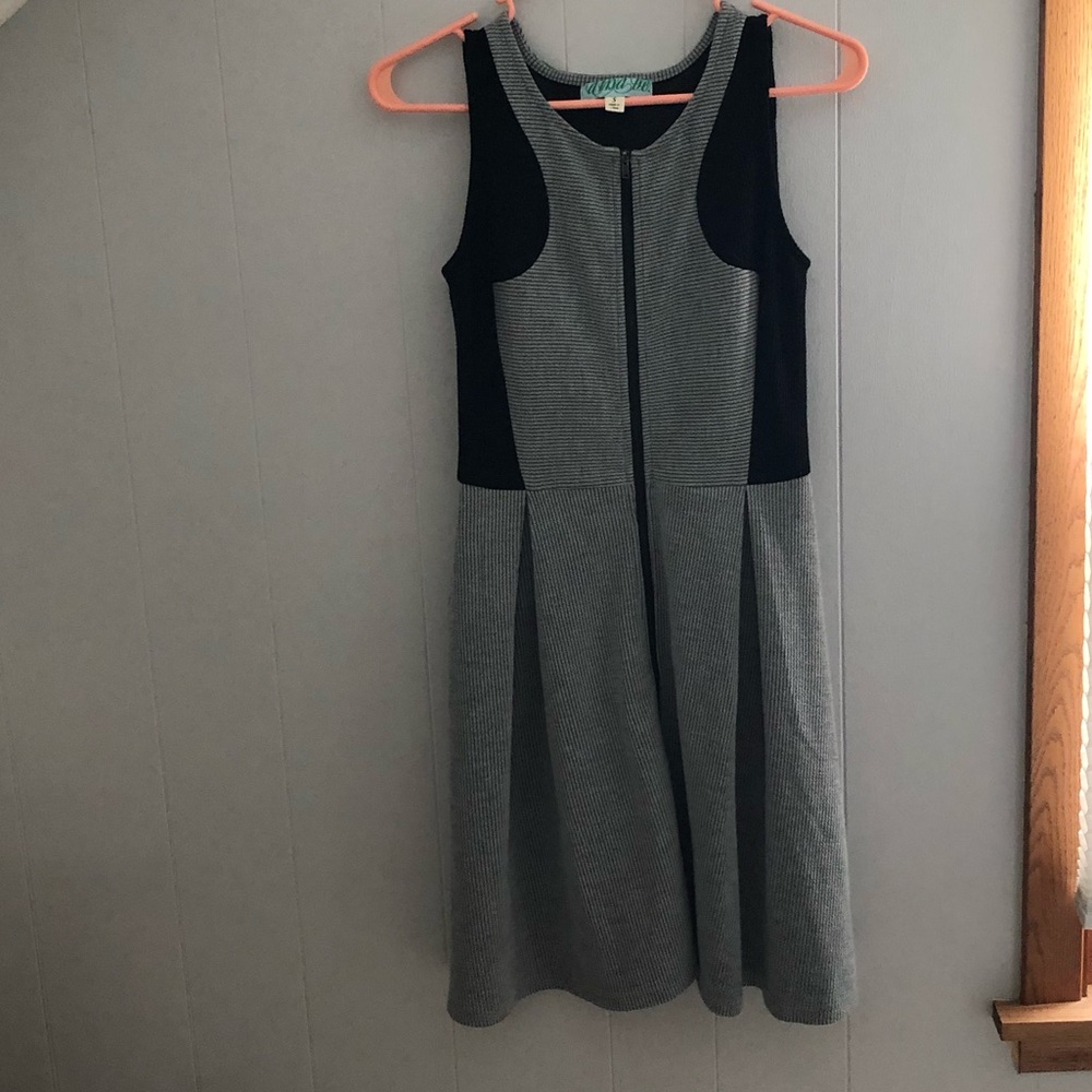 🌺 Color block zip front dress